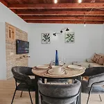 Lanzarote Bbq & Terrace Escape 度假居 *