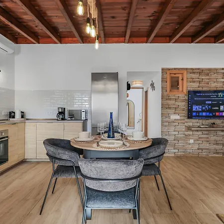 Lanzarote Bbq & Terrace Escape 度假居 *